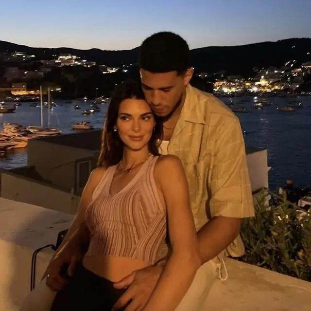 国际足联俱乐部世界杯-效率低的原因找到了？曝布克和詹娜即将死灰复燃