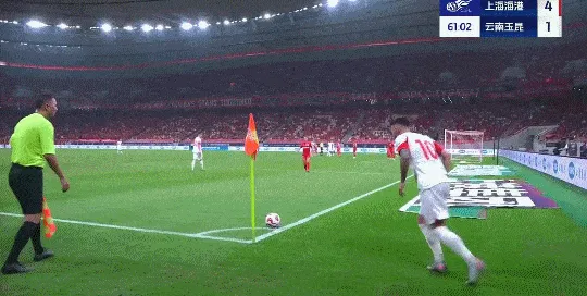 玉昆右侧角球，唐淼后点凌空射门扳回一球，玉昆2-4
