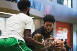 绿军官方晒训练照：普理查德&amp;新援安芬尼-西蒙斯在列